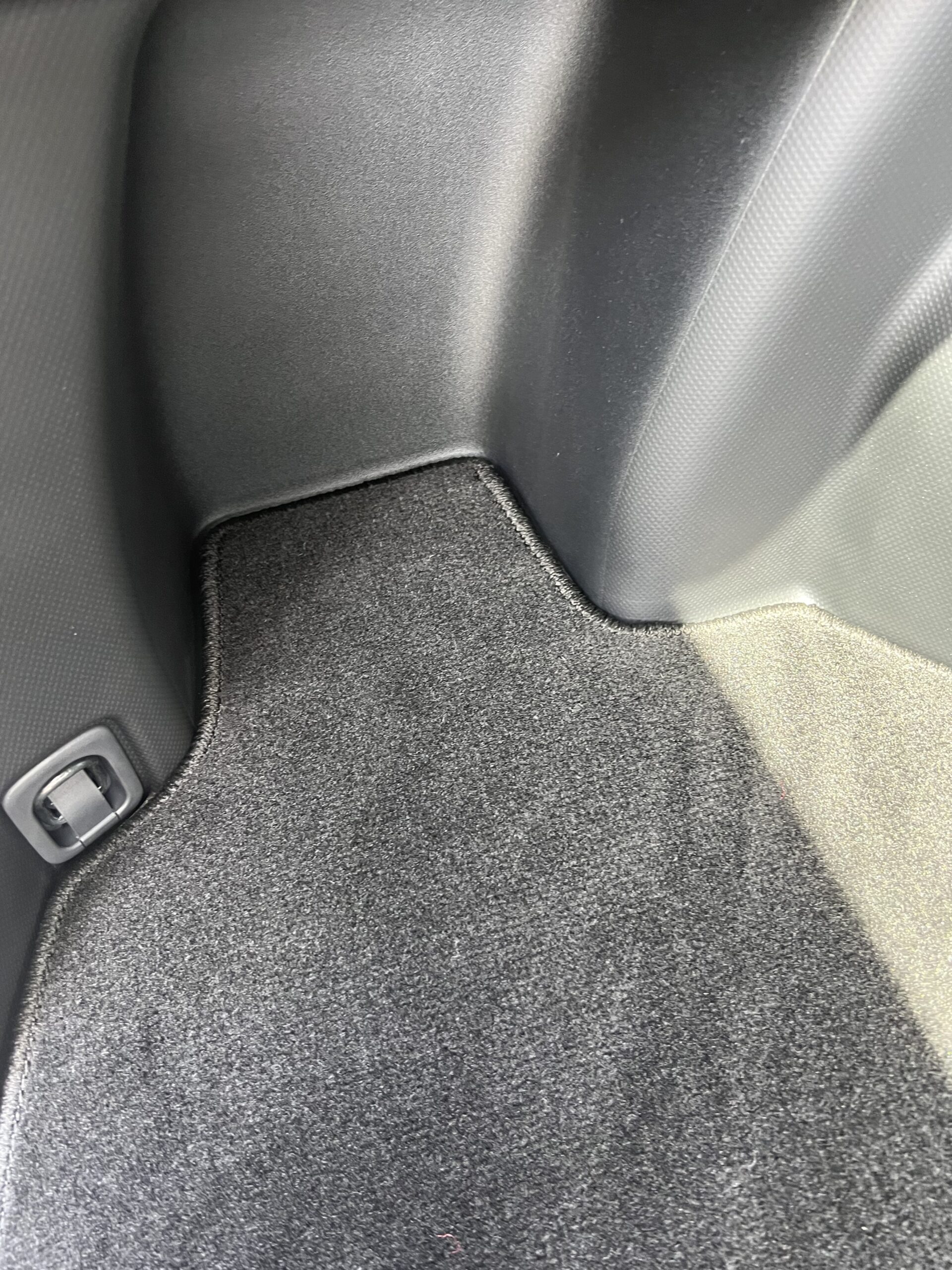 フォレスター(SL)の社外トランクマットのレビュー記事の見出し画像